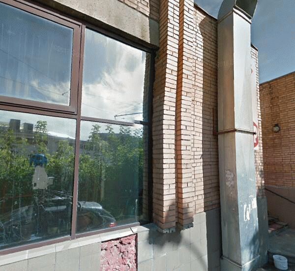 Банкомат Уральского Банка Реконструкции и Развития по адресу ул. Школьная,  д. 44